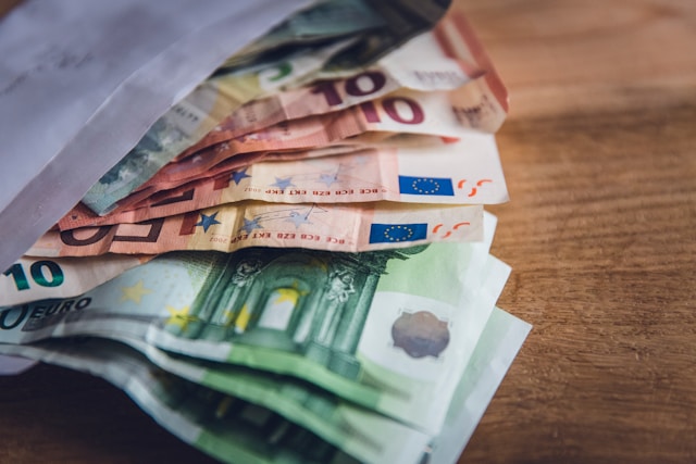 many euro bills